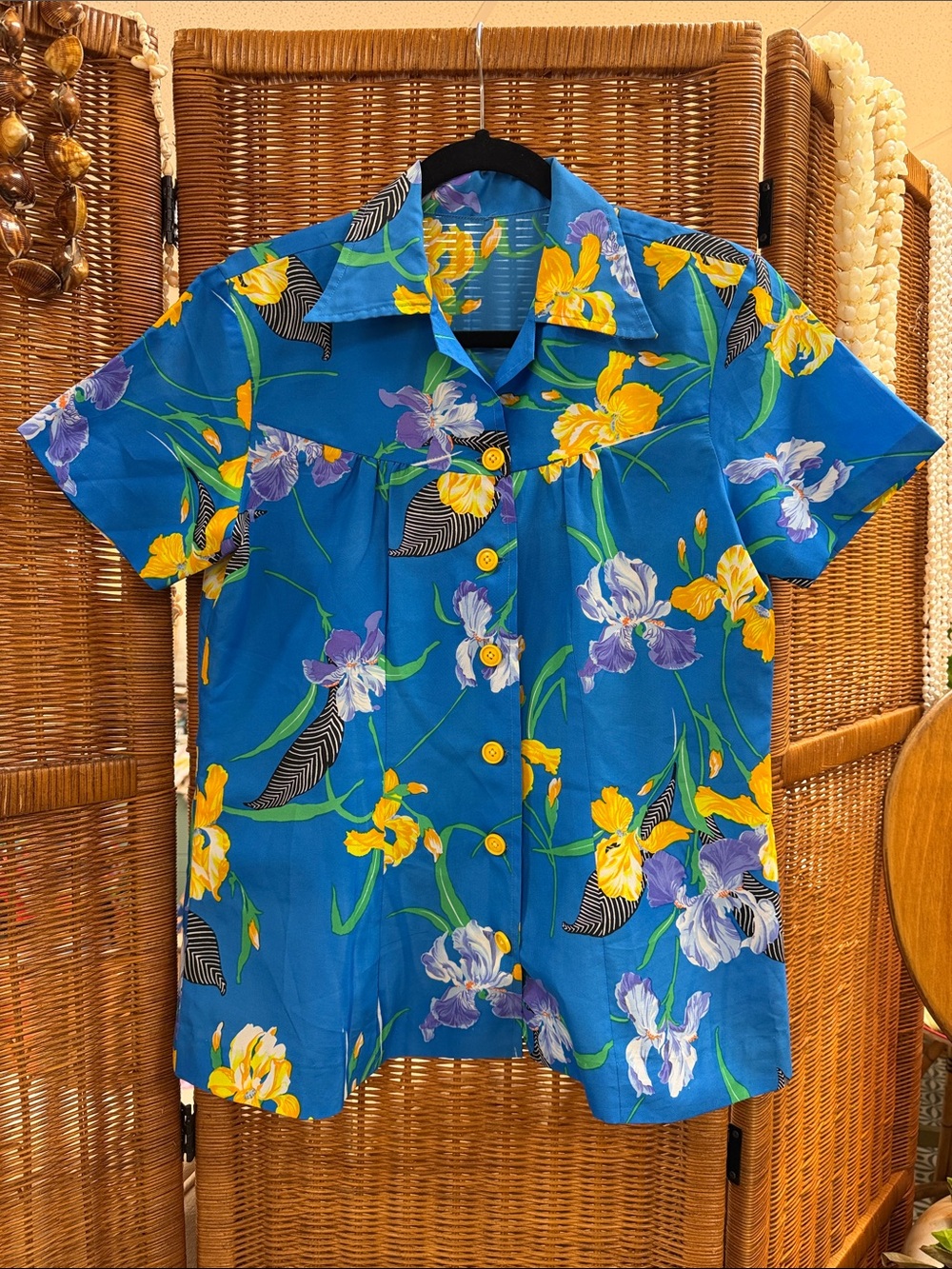 Blue Floral Short-Sleeve Women’s Aloha Shirt - Mediun